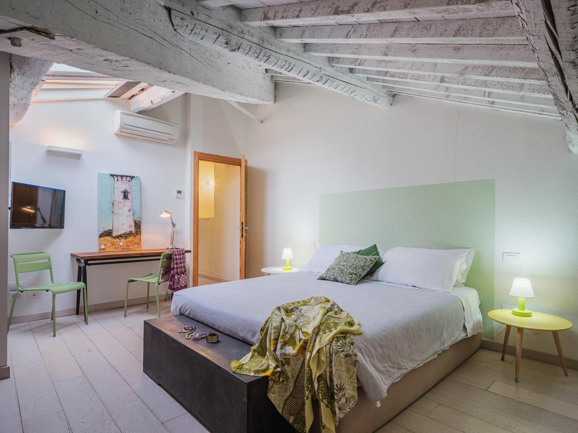 Residenza Degli Artisti Apartments Лука Екстериор снимка