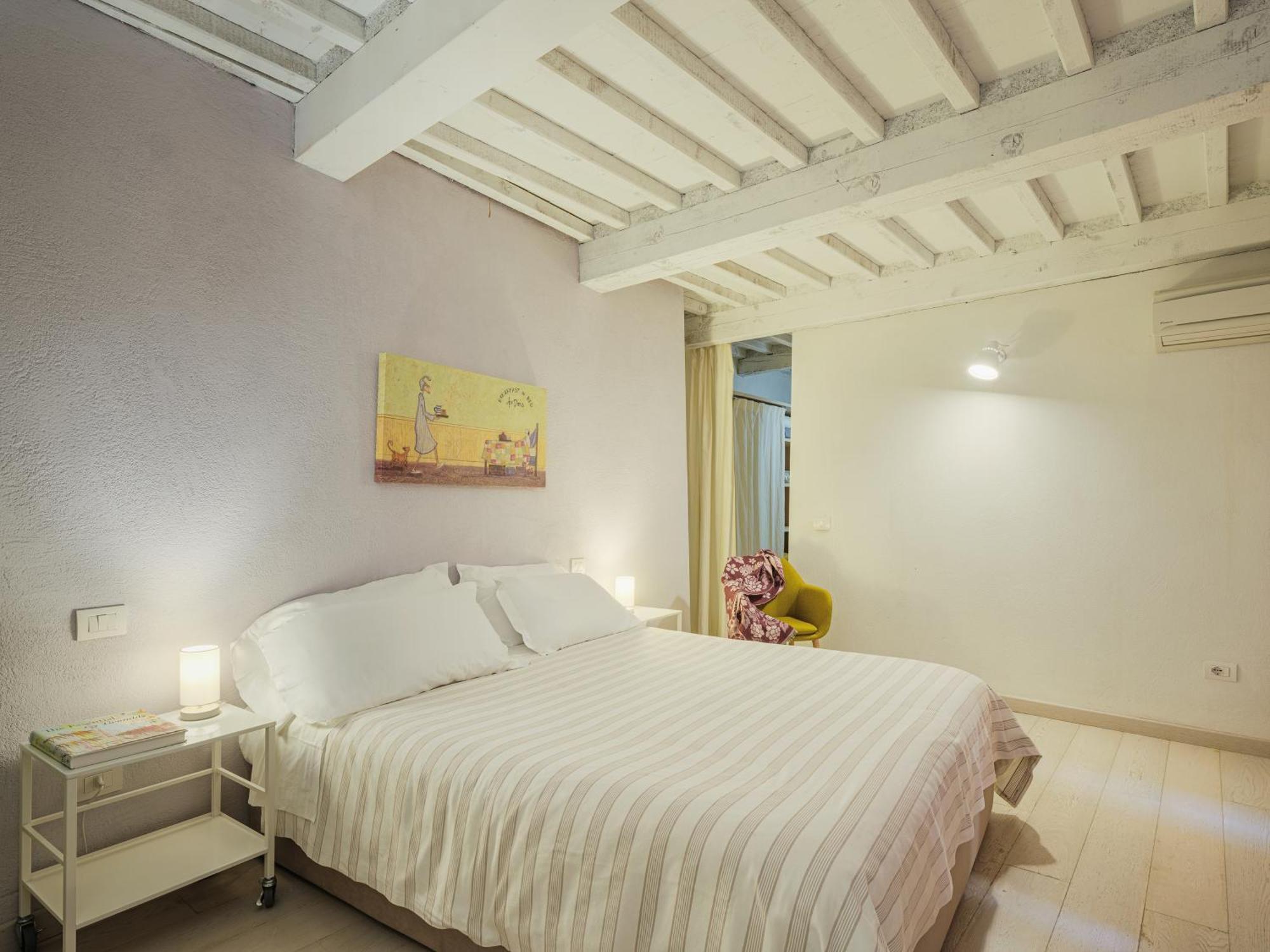 Residenza Degli Artisti Apartments Лука Екстериор снимка