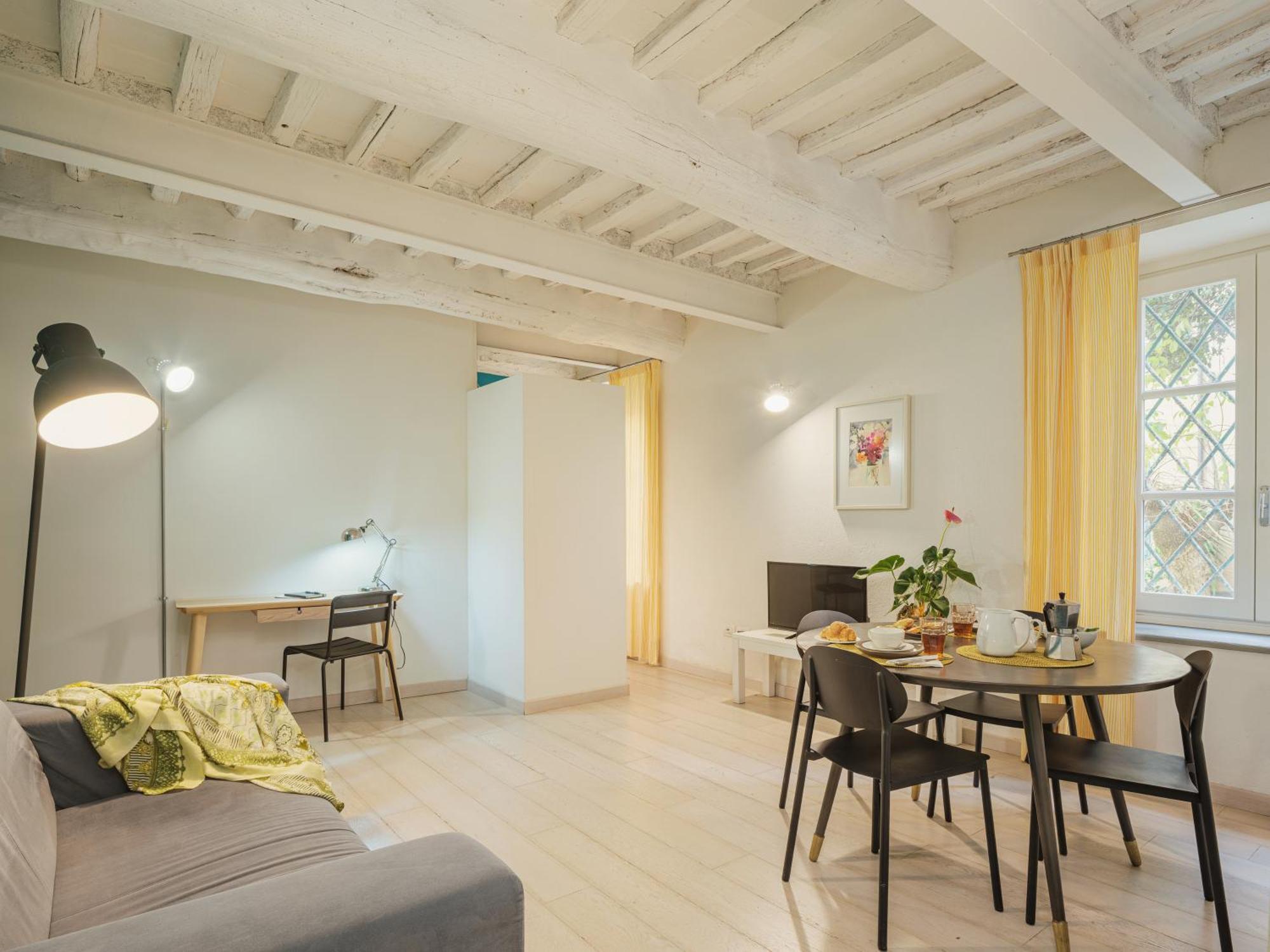 Residenza Degli Artisti Apartments Лука Екстериор снимка