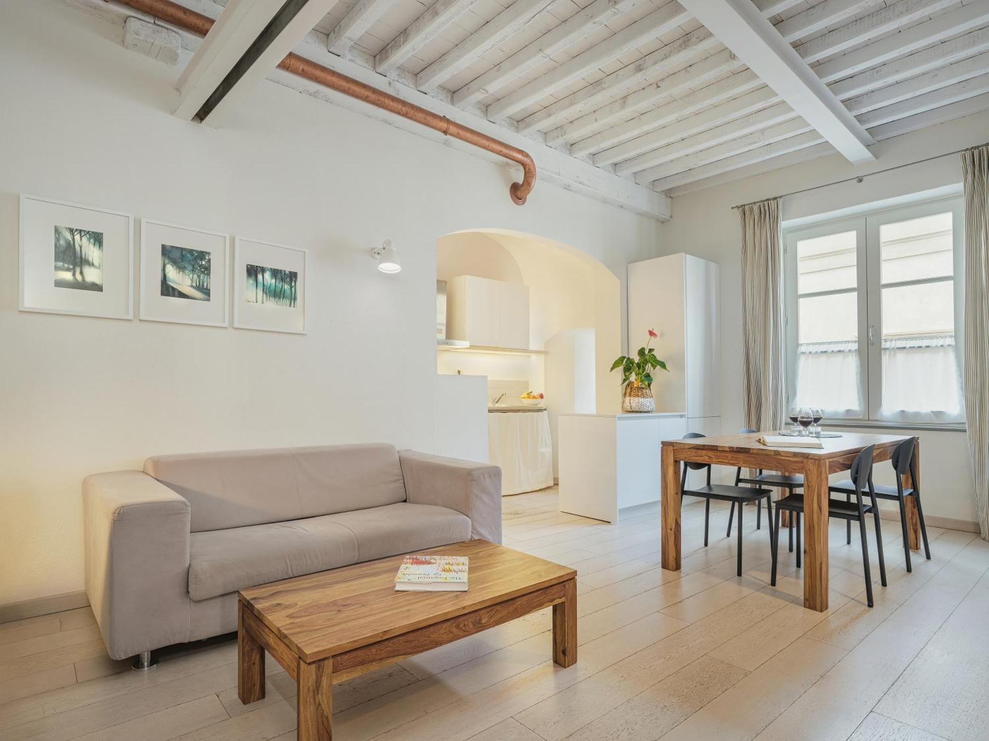 Residenza Degli Artisti Apartments Лука Екстериор снимка