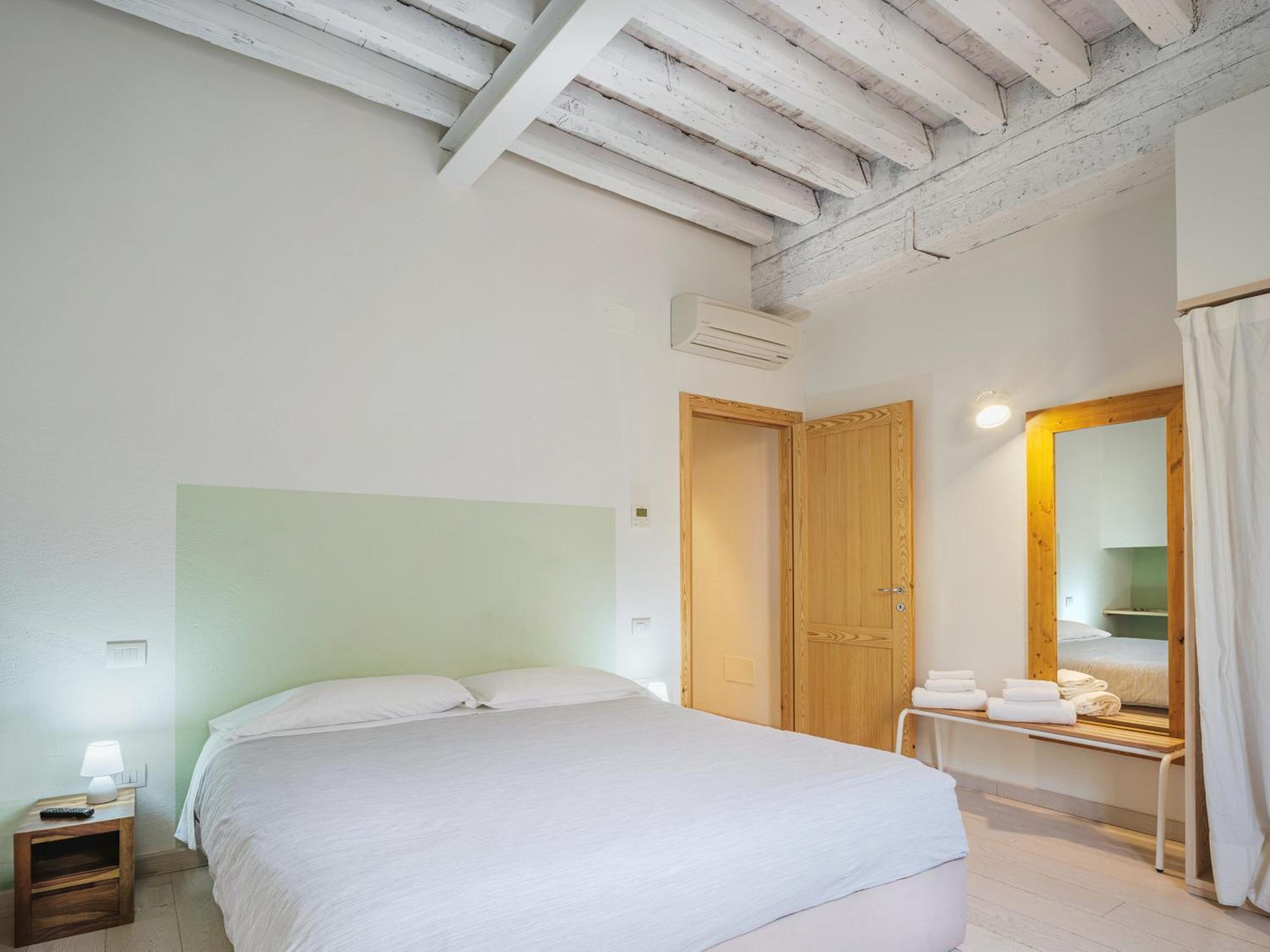 Residenza Degli Artisti Apartments Лука Екстериор снимка