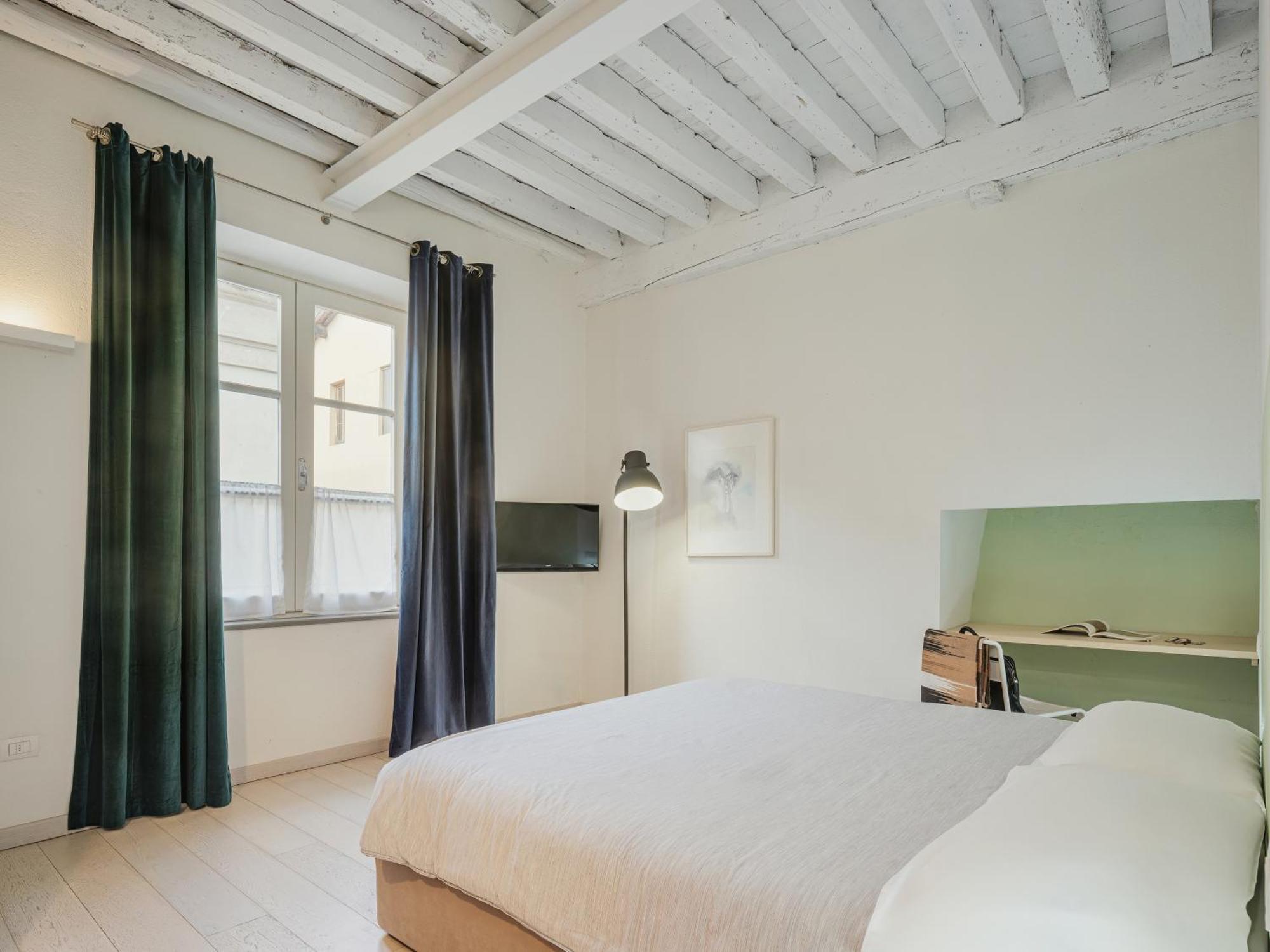 Residenza Degli Artisti Apartments Лука Екстериор снимка
