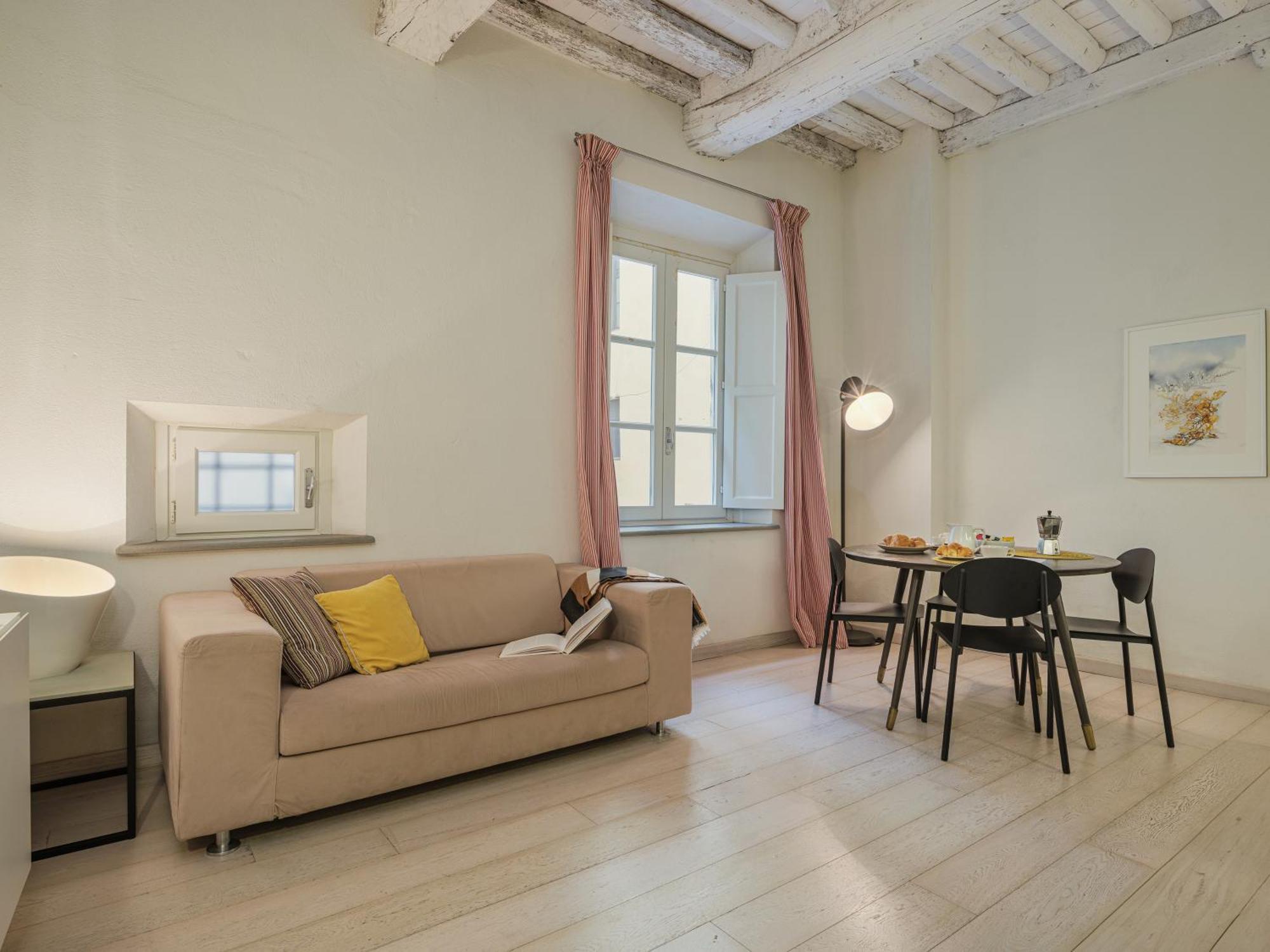 Residenza Degli Artisti Apartments Лука Екстериор снимка