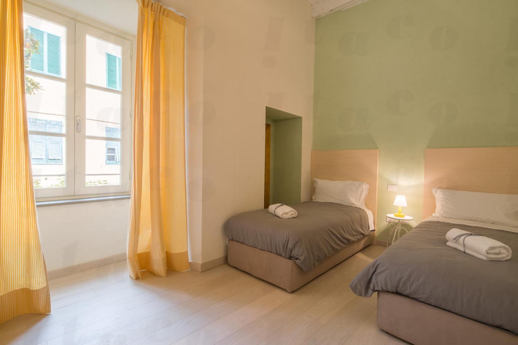 Residenza Degli Artisti Apartments Лука Екстериор снимка