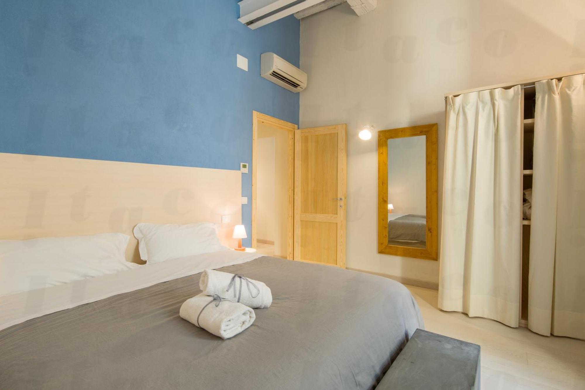 Residenza Degli Artisti Apartments Лука Екстериор снимка