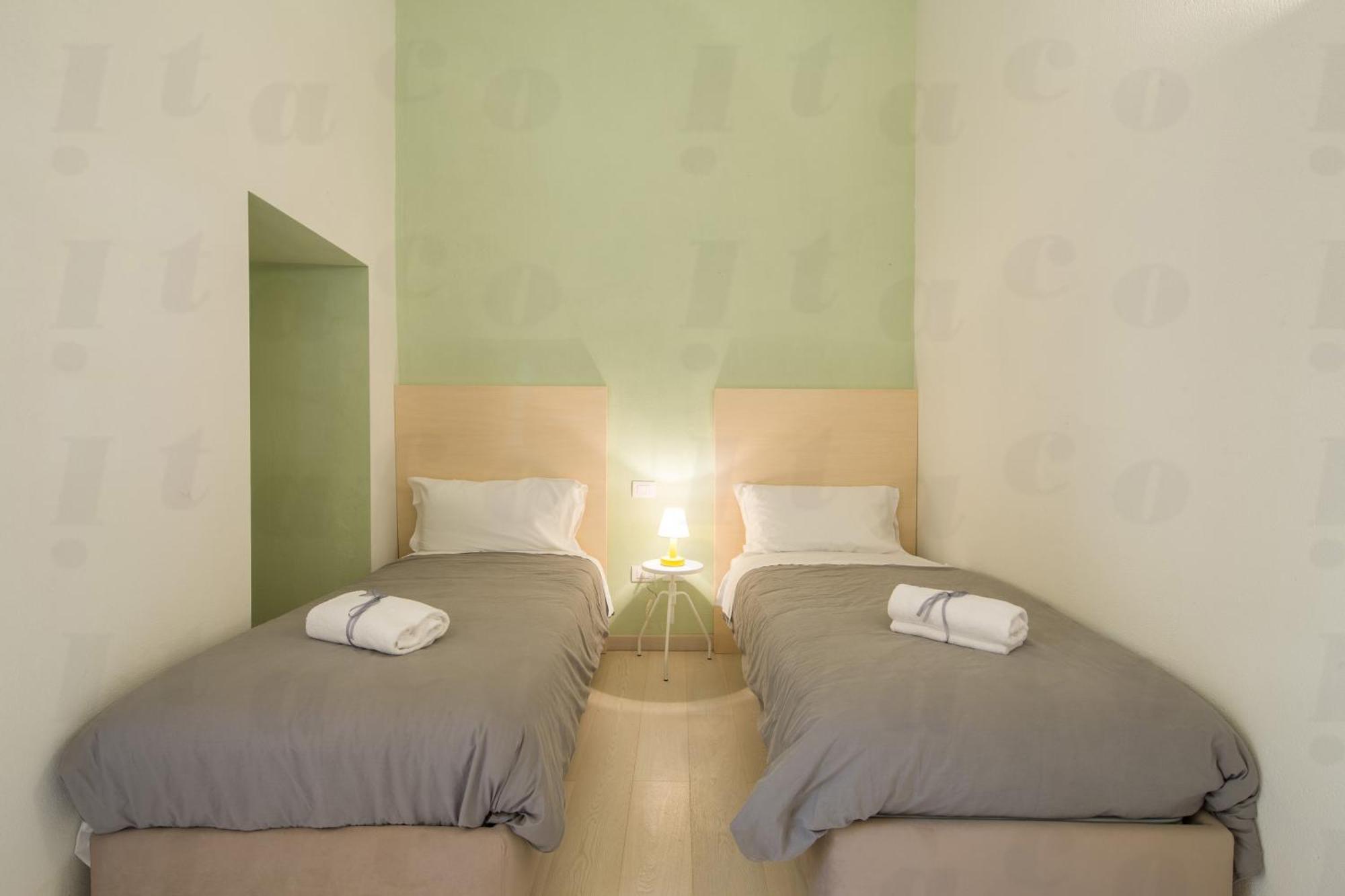Residenza Degli Artisti Apartments Лука Екстериор снимка