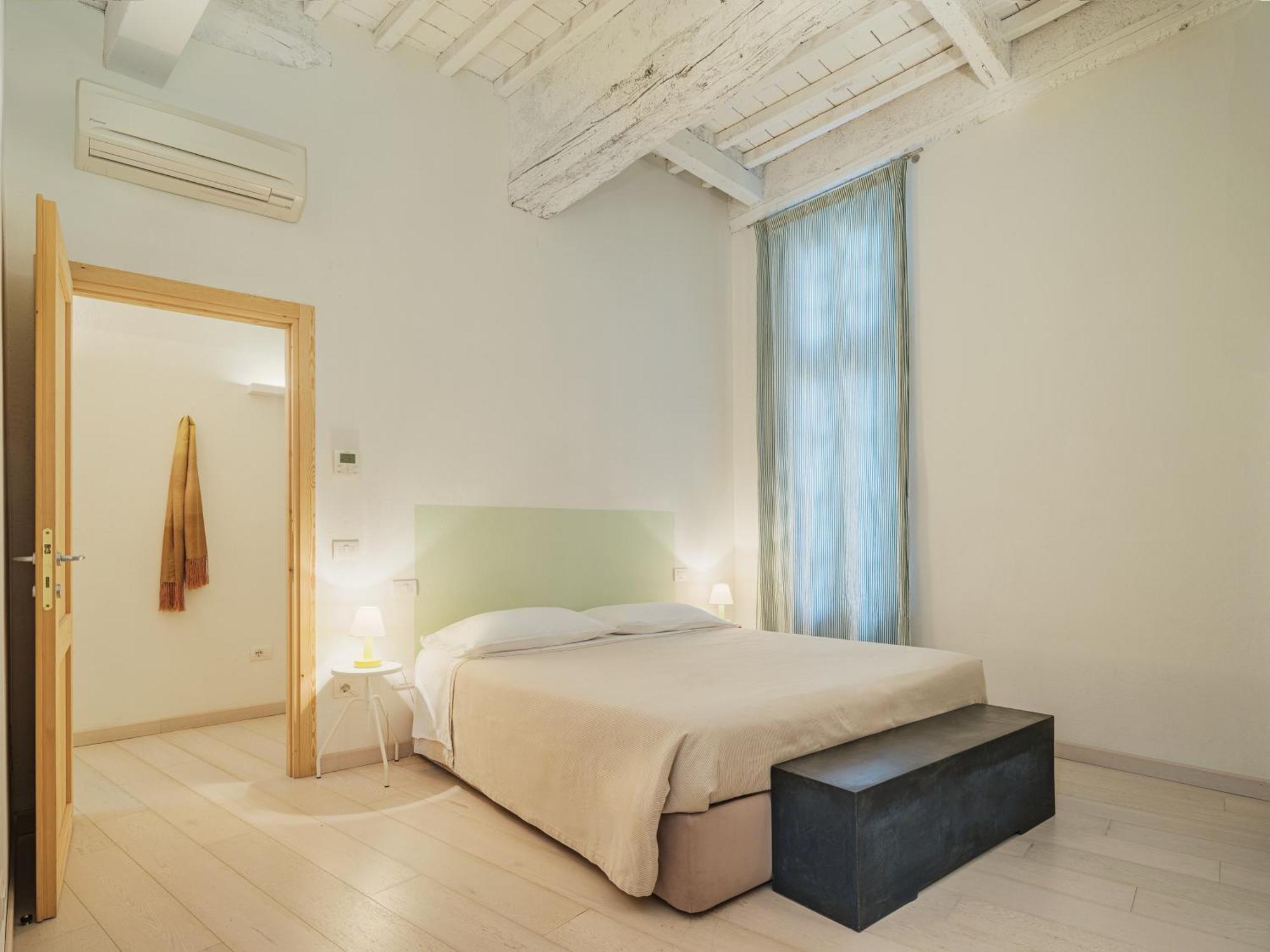 Residenza Degli Artisti Apartments Лука Екстериор снимка